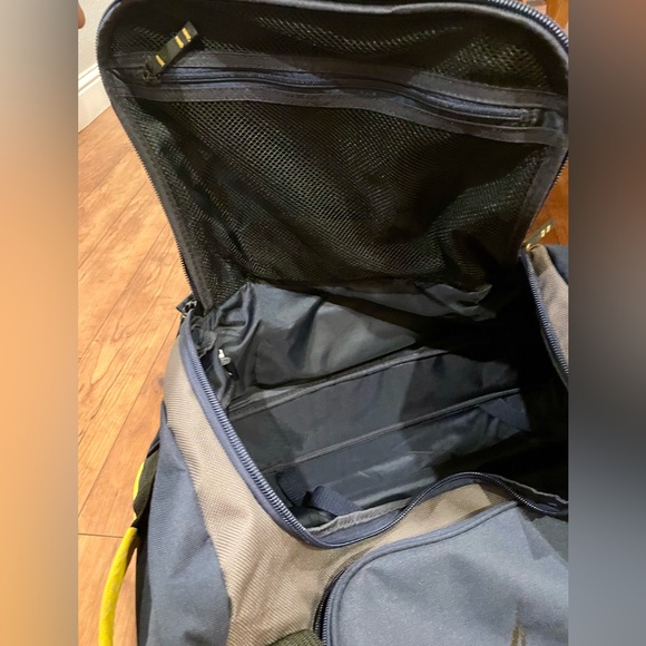 NAUTICA Submariner 22" Rolling Duffel bag - Picture 8 of 13